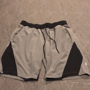 Lululemon Namaste At The Beach Short 9” Size Large in Heathered Deep Navy —READ